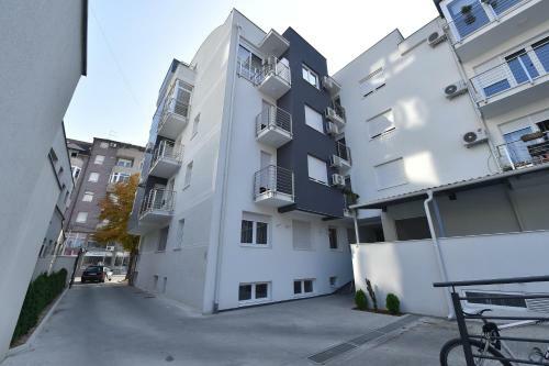 Apartment Sinisa With Garage
