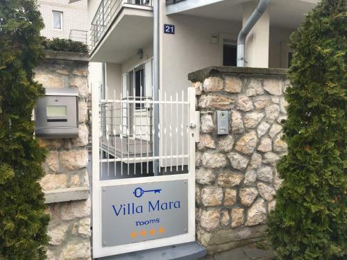 Hostal Rooms Villa Mara