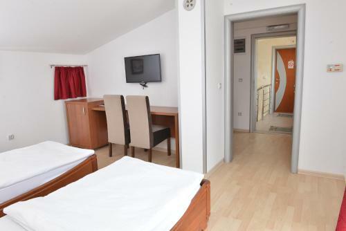 Apartment And Rooms In Club
