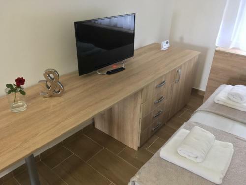 10 Apartments