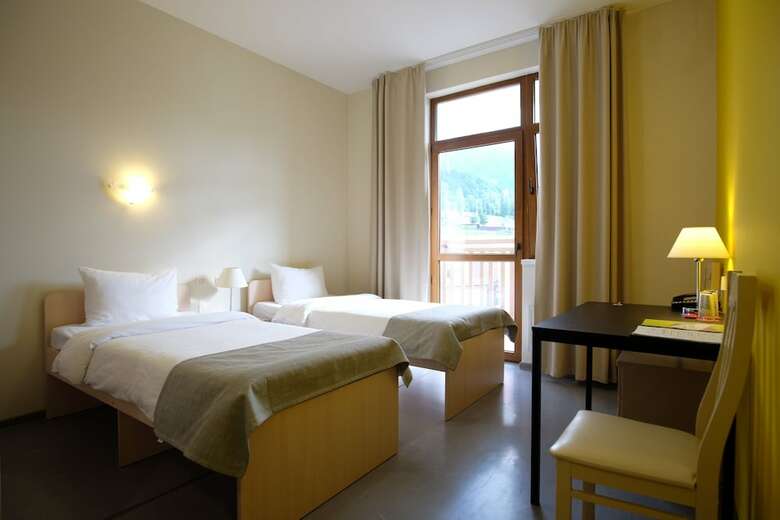 Hotel ????? Riders Lodge ???? ?????