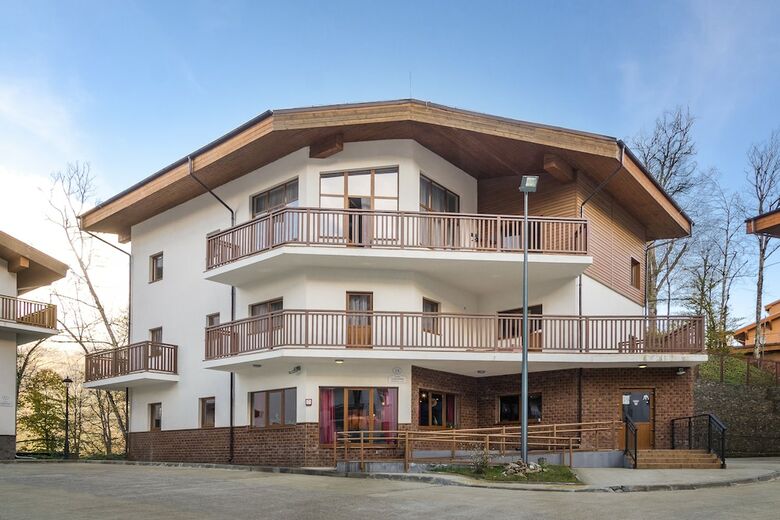 Hotel ????? Riders Lodge ???? ?????