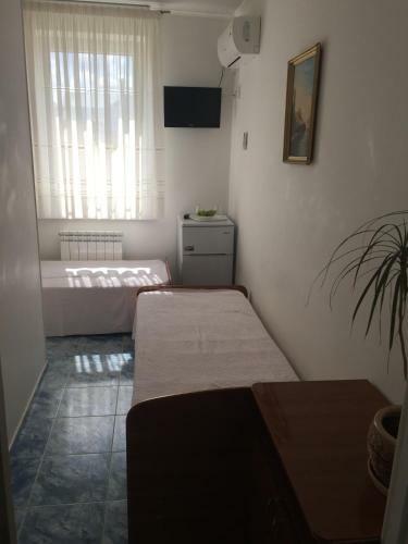 Hostal Khristophor Guest House