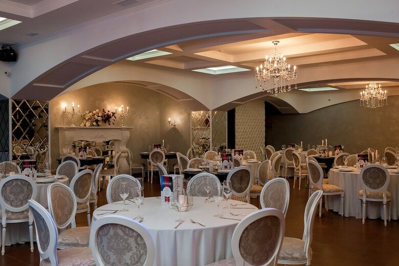Amaks Azov Hotel