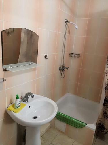 Hostal Guest House Adel