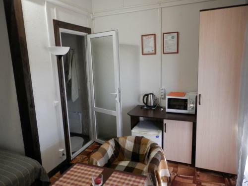 Hostal Nakhalenok Guest House