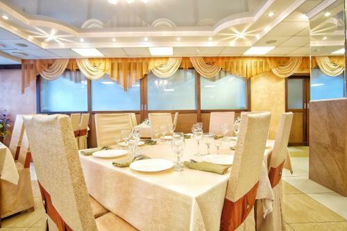 Azimut Hotel Prometey Nebug
