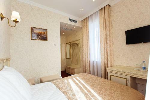 Golden Plaza Hotel