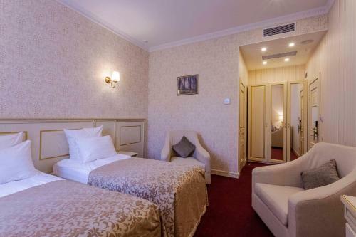 Golden Plaza Hotel