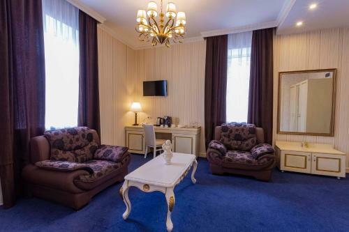 Golden Plaza Hotel