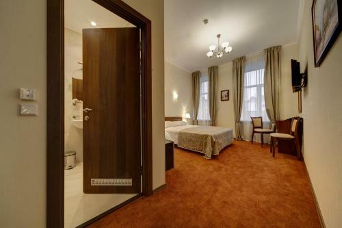 Hotel Acapella On Vosstaniya Square