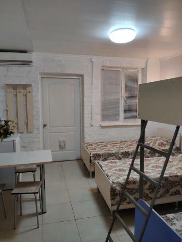 Hostal Yuzhny Briz Guest House