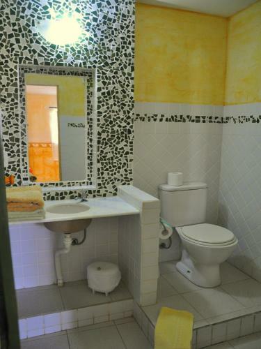 Hostal Pousada Chez Roni
