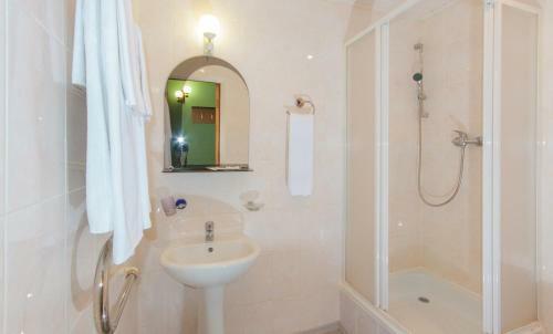 Sharya Hotel