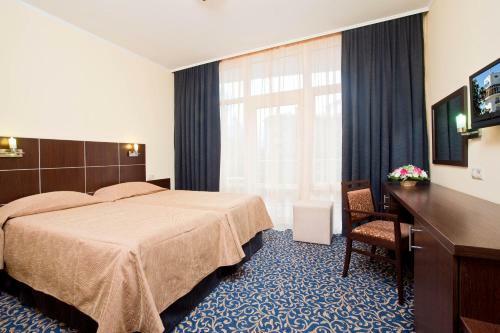 Cruise Hotel