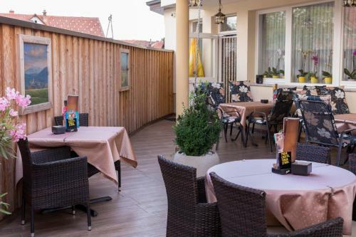 Hostal Guesthouse & Apartments Pri Stani