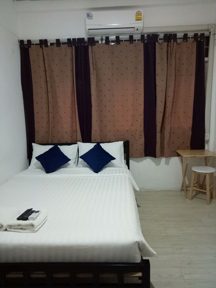 D House Hostel