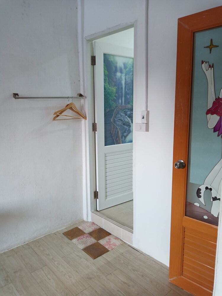 D House Hostel