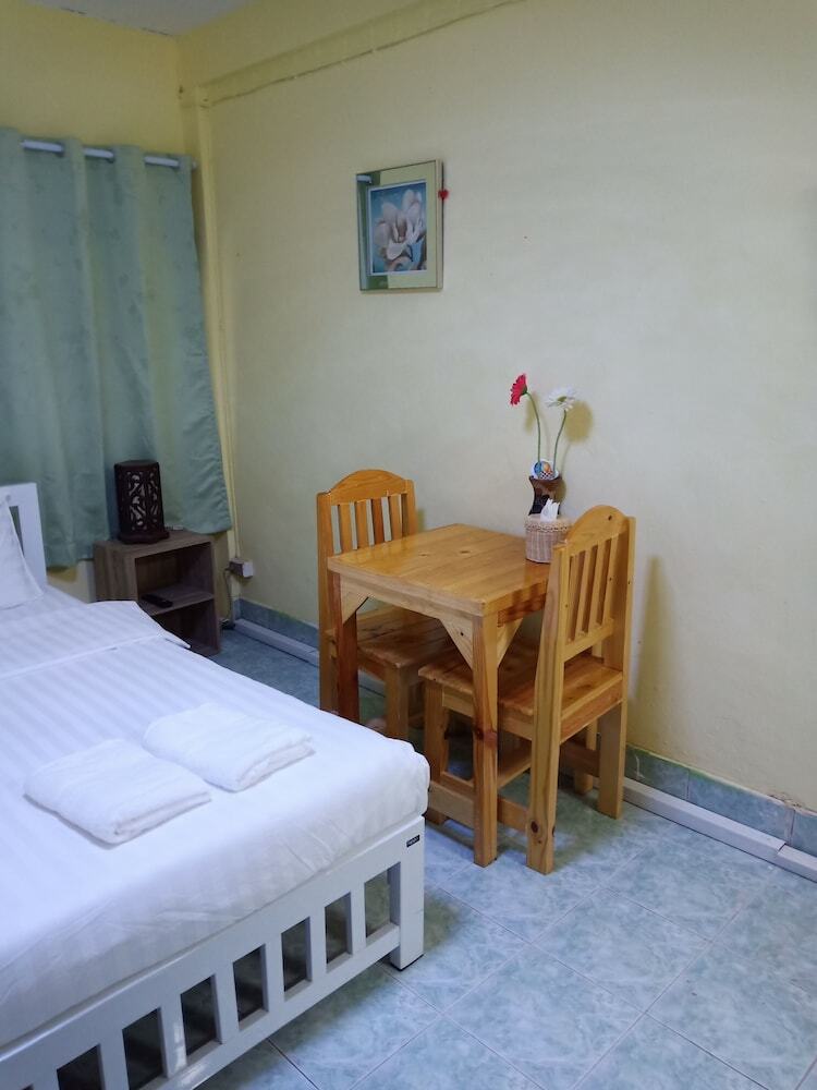 D House Hostel