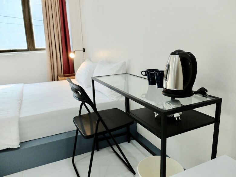 Diamond & Rust Hostel
