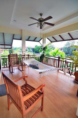 Hostal Rimtalay Angsila Guesthouse