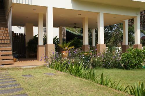 Hostal Rimtalay Angsila Guesthouse