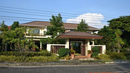 Hostal Rimtalay Angsila Guesthouse