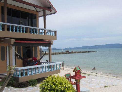 Hotel Charung Bungalows
