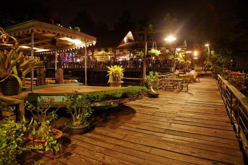 Country Lake View Hotel