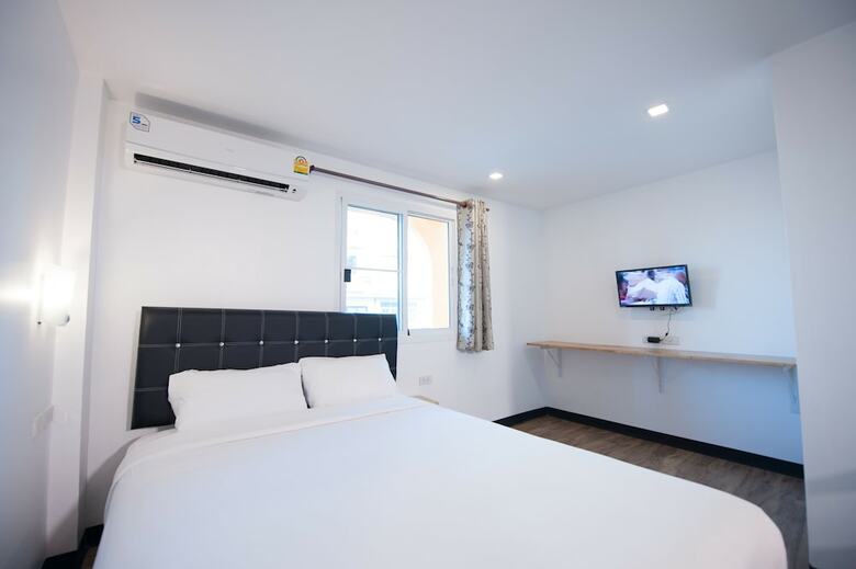 Hoppers Place Donmuang Hostel