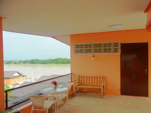 28 Rachabutr Hostel