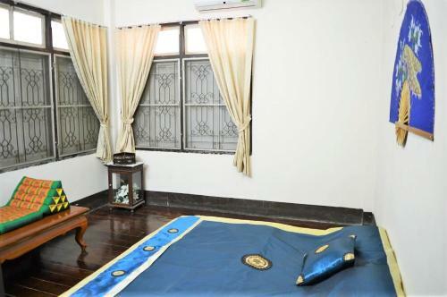 28 Rachabutr Hostel