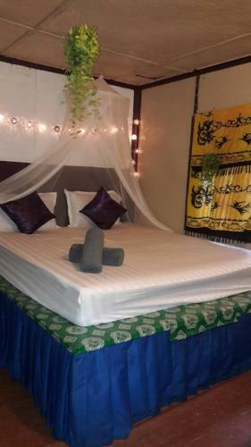 Jungle Hut Bungalows & Hotel