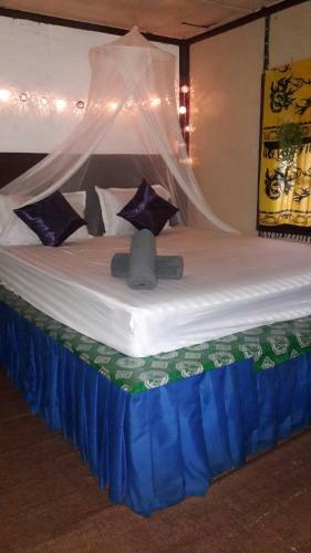 Jungle Hut Bungalows & Hotel