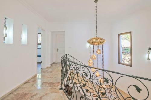Keciler Villa Sleeps 8 Pool Air Con Wifi