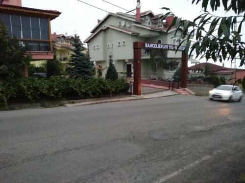 Triplex Yellow Villa For Families