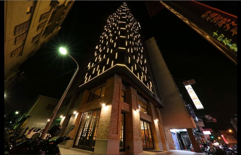 Old School - Central Land Hotel