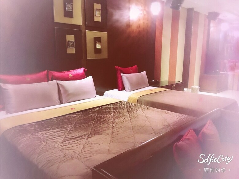 Hotel Q Motel