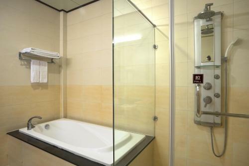 Hotel Le Beau Max Resort