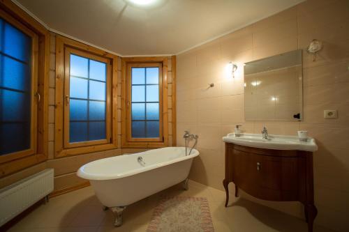 Lake House Gorbovichi Villa