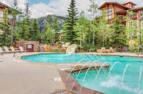 Powderhorn Lodge 413: Woodland Star Suite