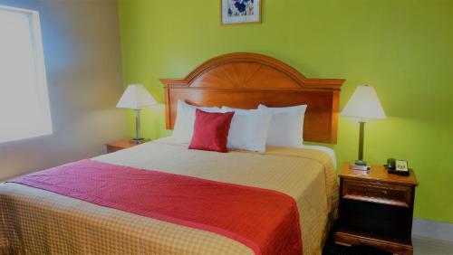 Hotel Oak Tree Inn & Suites