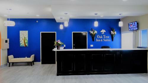 Hotel Oak Tree Inn & Suites