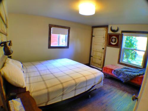 Motel Miner's Camp