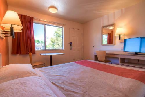 Hotel Motel 6 San Bernardino North
