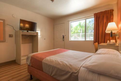 Hotel Motel 6 San Bernardino North
