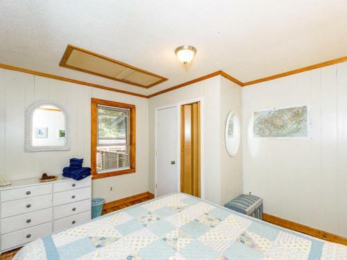 2br W/ Hot Tub, Deck & Fire Pit Cottage