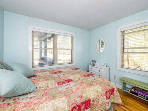 2br W/ Hot Tub, Deck & Fire Pit Cottage