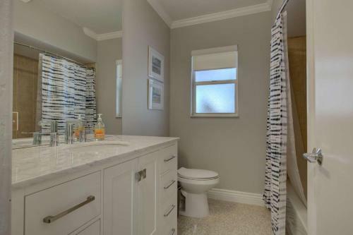 Sapphire Shores Pool Home