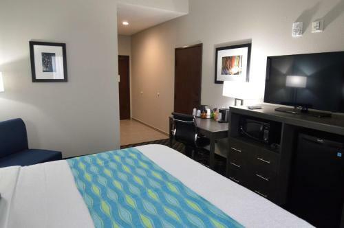 Best Western Plus Waller Hotel